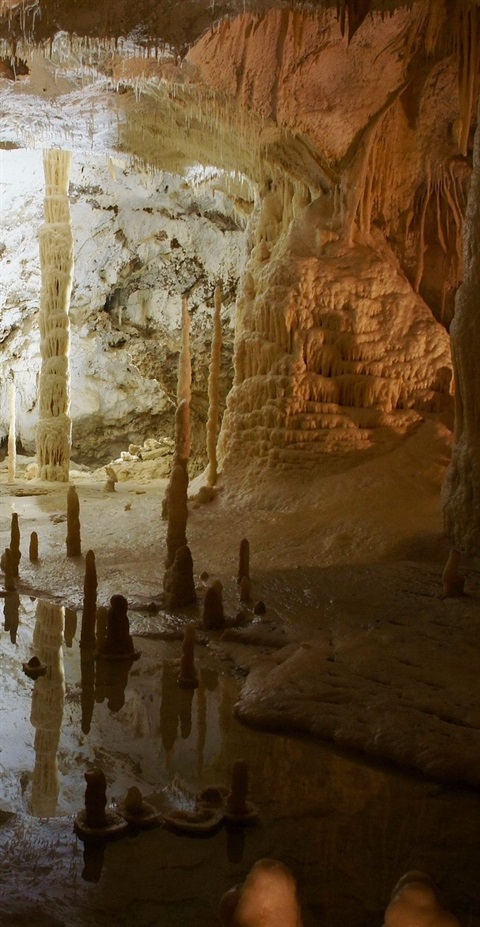 wellington-caves-excursion-summer-school-holidays-mid-western